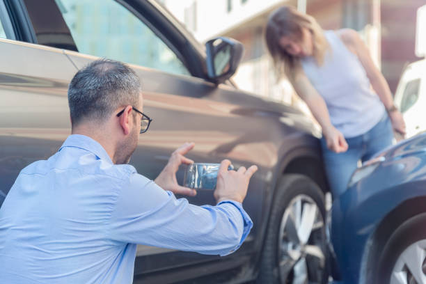 Professional Full Coverage Car Insurance technician working in Beardstown, IL